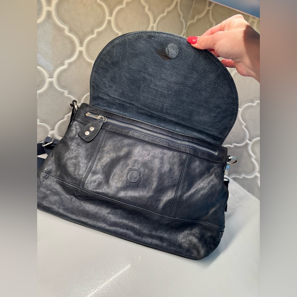 Ellington Italian leather purse - Picture 8 of 10